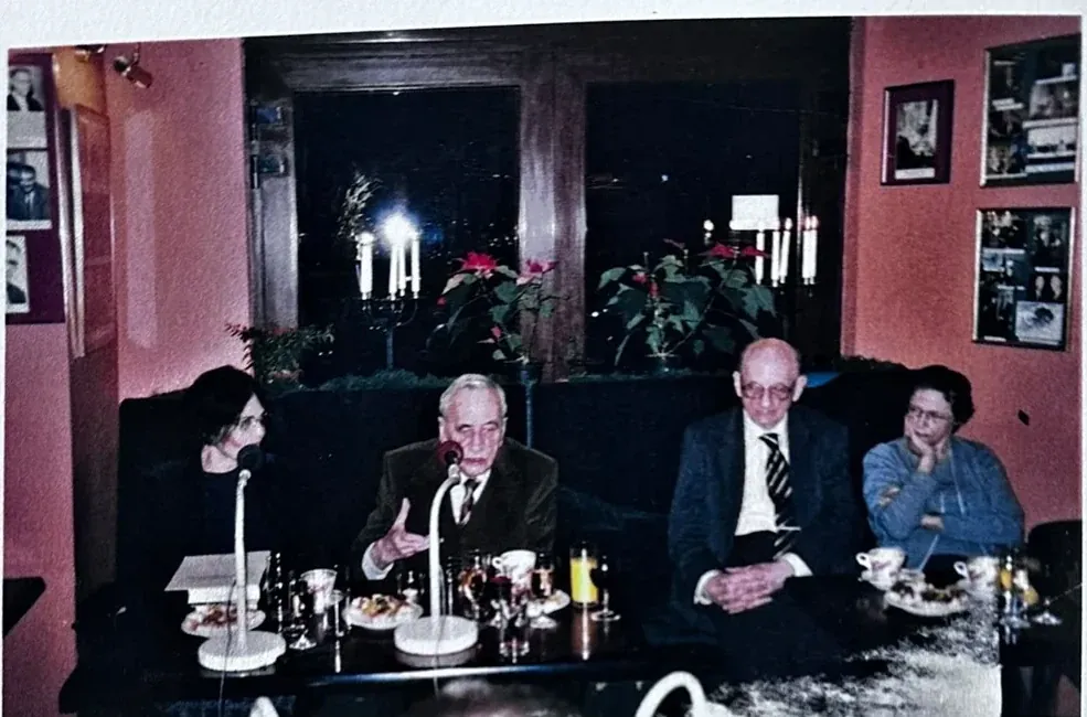 Alina Grabowska-Perth, Tadeusz Mazowiecki oraz Władysław Bartoszewski z małżonką.